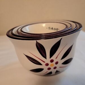 New Temptations 4 piece nesting measuring cup set